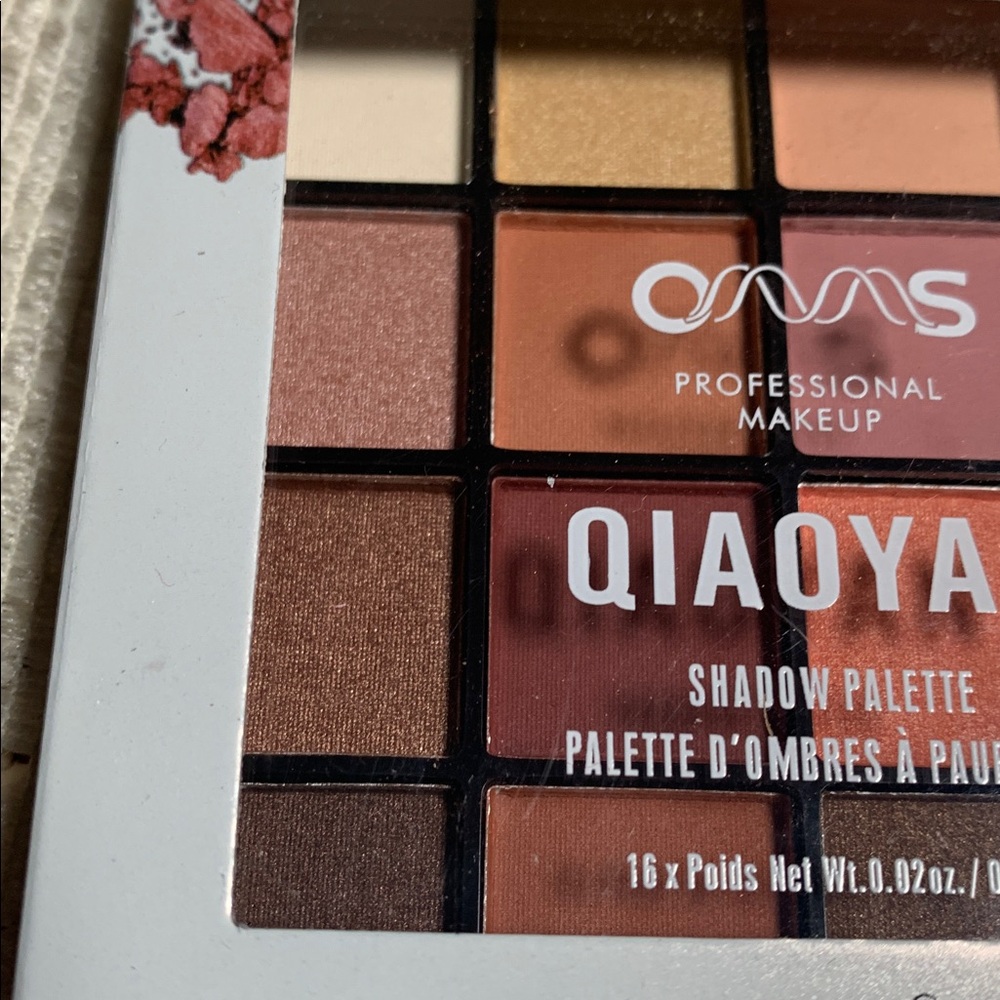16-Color Warm Eyeshadow Palette - Neutral Pink & Brown Shades - Picture 2 of 3